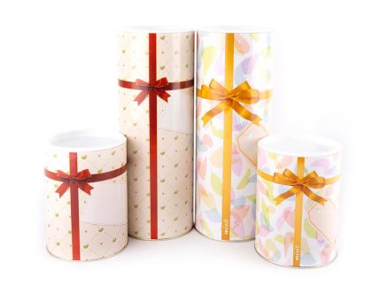 Geschenkdosen mit Schleife